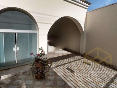Casa com 3 quartos à venda na prefeito raul de oliveira fagundes, 221, centro, amparo, 184 m2 por r$ 750.000