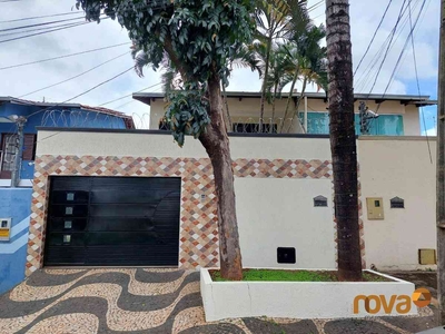 Casa com 4 quartos à venda no bairro Parque Anhanguera, 230m²