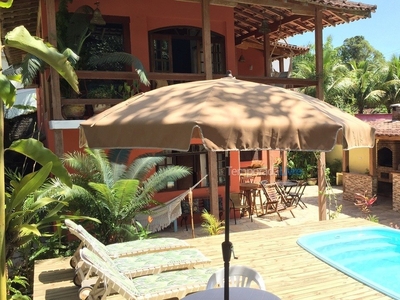Casa em Camburi com piscina, ar e perto da praia.