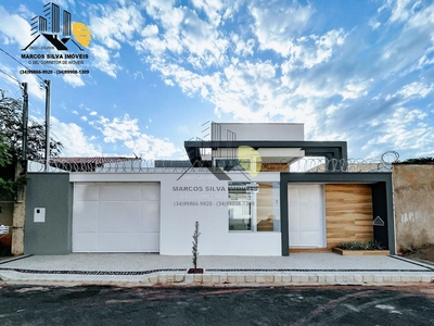 Casa em Santa Mônica, Uberlândia/MG de 217m² 3 quartos à venda por R$ 1.299.000,00