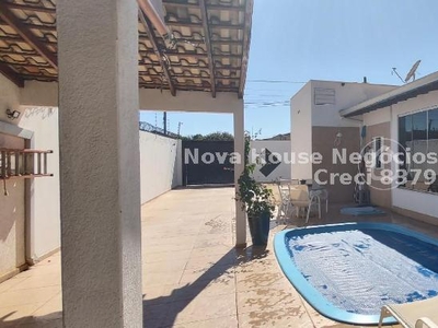 Casa Térrea com 4 Quartos à Venda por R$ 430.000