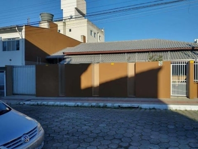 Linda casa no bairro fazenda!!!