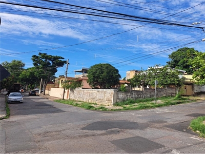 Terreno em Primeiro de Maio, Belo Horizonte/MG de 377m² à venda por R$ 443.000,00