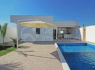 CASA à venda com piscina e 3 quartos em Peruíbe, no bairro Jardim Beira Mar