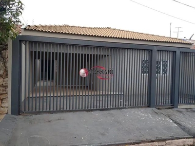ALUGUE - Casa Térrea de 3 dormitórios vaga de garagem disponível para alugar no bairro Jar