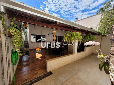 Casa com 2 quartos à venda no bairro Jardim Atlântico, 210m²