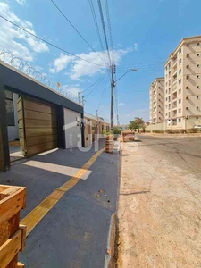 Casa com 3 quartos à venda no bairro Residencial Moinho dos Ventos, 180m²