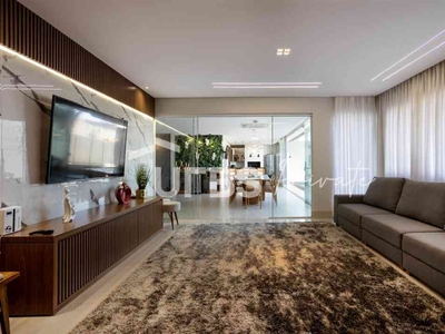 Casa com 4 quartos à venda no bairro Jardins Lisboa, 383m²