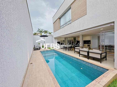 Casa com 4 quartos à venda no bairro Jardins Valência, 389m²