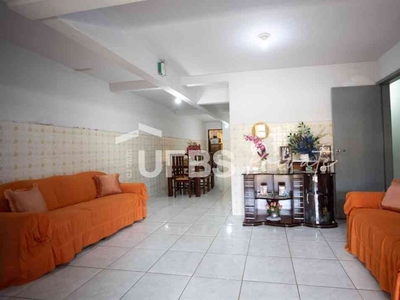 Casa com 5 quartos à venda no bairro Parque das Laranjeiras, 273m²