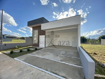 Casa em Cond. p/ venda em Caçapava, tem 115m, c/ 3 quartos - Cond. c/ área de lazer