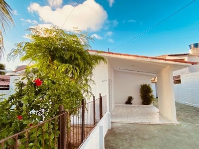 Casa para locação no conjunto Ponta Negra, 3 quartos.