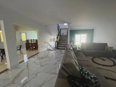 Casa Sobrado - Urbanova - Condomínio Portal da Serra - 4 Suítes - 487m².