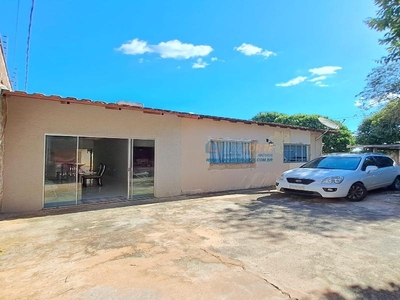 Casa Térrea com 4 Quartos à Venda por R$ 370.000