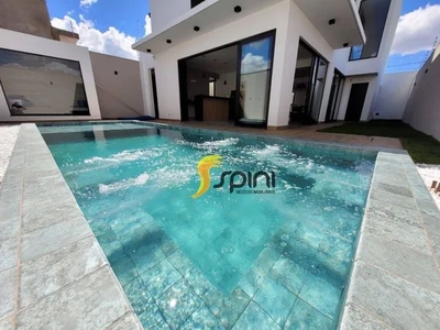 Linda casa construída em 2 pavimentos com 223,55 m² de área construída, com piscina e fino