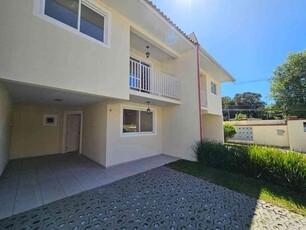 Casa com 3 quartos para alugar no bairro Santa Cândida, 132m²