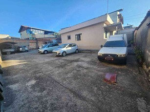 Casa com 4 quartos à venda no bairro Glória, 440m²