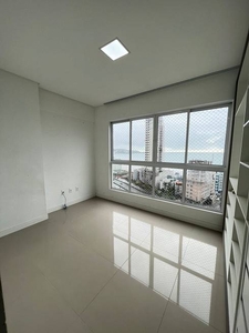 Apartamento com 2 Quartos e 2 banheiros à Venda, 69 m² por R$ 700.000