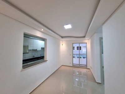 Apartamento com 3 Quartos e 2 banheiros para Alugar, 62 m² por R$ 1.400/Mês