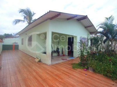 Casa com 2 Quartos e 2 banheiros à Venda, 100 m² por R$ 300.000