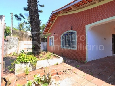 Casa com 2 Quartos e 2 banheiros à Venda, 135 m² por R$ 350.000