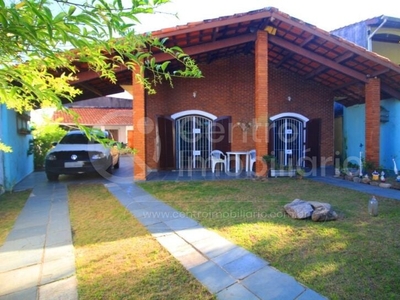 Casa com 2 Quartos e 2 banheiros à Venda, 143 m² por R$ 340.000