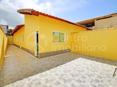 Casa com 2 Quartos e 2 banheiros à Venda, 63 m² por R$ 220.000