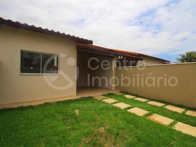 Casa com 2 Quartos e 2 banheiros à Venda, 75 m² por R$ 270.000