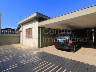 Casa com 3 Quartos e 2 banheiros à Venda, 120 m² por R$ 340.000