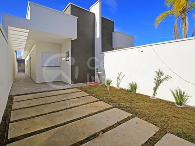 Casa com 3 Quartos e 2 banheiros à Venda, 83 m² por R$ 450.000
