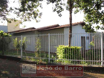 Casa com 3 quartos para alugar no bairro Jardim Adriana II, 300m²