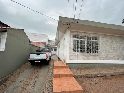 Casa com 4 Quartos e 3 banheiros para Alugar, 150 m² por R$ 4.400/Mês