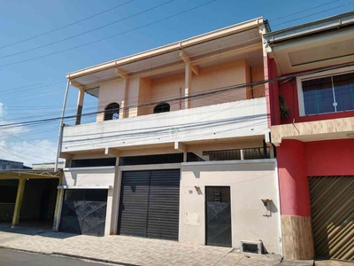 Casa com 9 quartos à venda no bairro Cidade Nova, 450m²