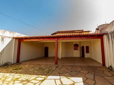 Casa para locação com 4 Quartos em Taguatinga (Norte) com 240m²