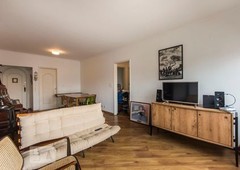 APARTAMENTO no 6º andar com 2 dormitórios e 1 garagem