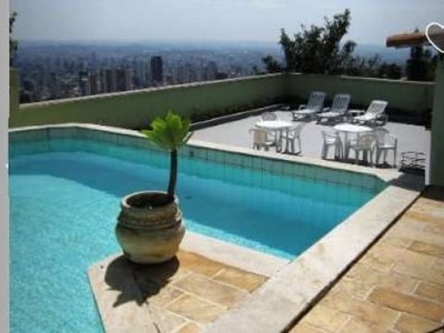 Linda pousada no alto do bairro mamgabeiras, disponibilidade de varios quartos e suites.