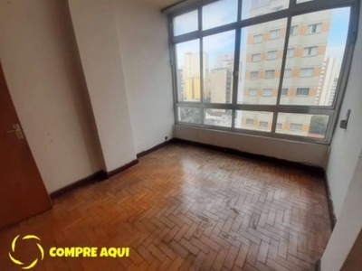 Kitnet na av. são joão. sala, quarto, cozinha, banheiro, andar alto.