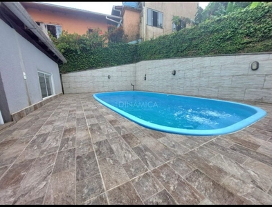 Casa no Bairro Tribess em Blumenau com 5 Dormitórios (2 suítes) e 174.19 m²