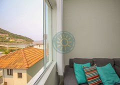 Apartamento com 2 suítes e vista para o mar na praia de Quatro Ilhas em Bombinhas.