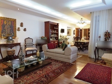 Apartamento à venda em Savassi com 193 m², 4 quartos, 2 suítes, 3 vagas