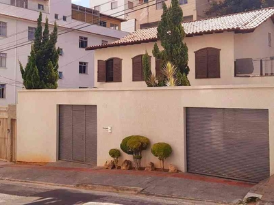 Casa com 5 quartos à venda no bairro Fernão Dias, 360m²