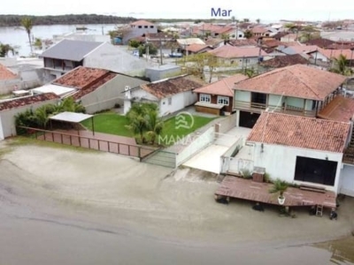 Casa de aluguel com 5 quartos - deck com vista para lagoa - balneário barra do sul