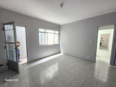 Casa em Cipava, Osasco/SP de 45m² 2 quartos para locação R$ 1.300,00/mes