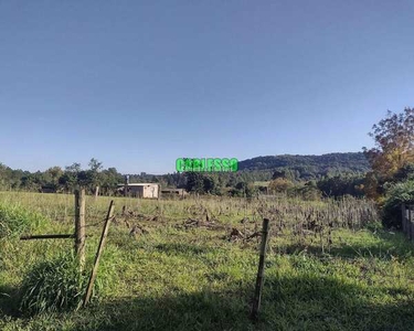 Amplo terreno, 850M² de Área Total