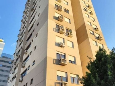 Apartamento no Bairro Santana com 2 dormitórios, cozinha, área de serviço, 1 banheiro. O Condomínio possui elevador e portaria 24h.