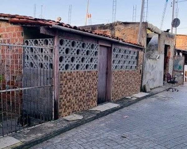 Casa 2/4 com quintal em ABRANTES