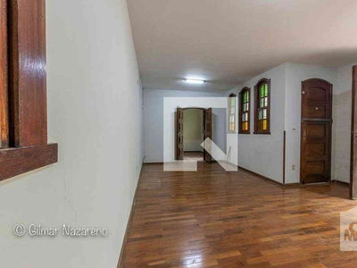 Casa com 4 quartos à venda no bairro Vila Paris, 240m²