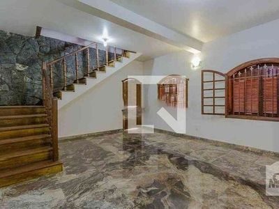 Casa com 5 quartos à venda no bairro Novo Riacho, 320m²