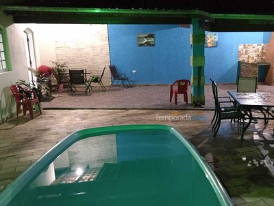 Casa com piscina em Caraguatatuba para locação