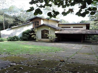 Casa em condomínio fechado com 4 quartos para alugar na rua do pedregal, jardim branca flor, embu das artes, 408 m2 por r$ 6.000